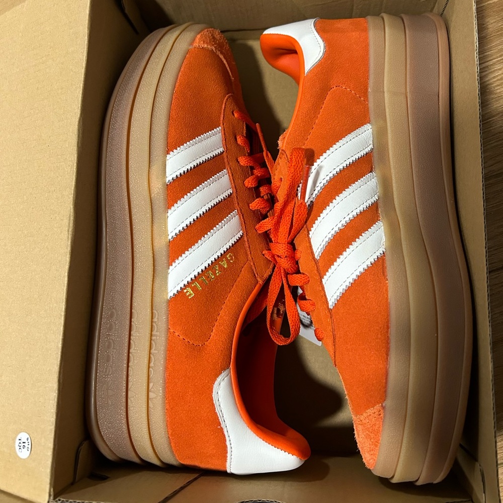 Gazelle Bold Women’s Adidas Platform Shoes Size 9